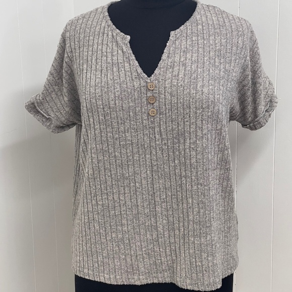 SHEIN Curve Women’s 2XL Gray Ribbed Knit Short Sleeve Button Front Top Casual - Picture 1 of 4